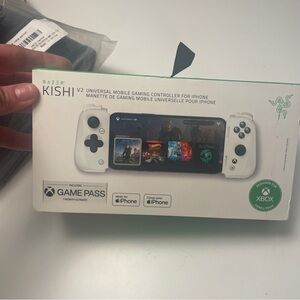 NWT Sealed Razer Kishi V2 Mobile Gaming Controller For IPhone (Lightning) Xbox